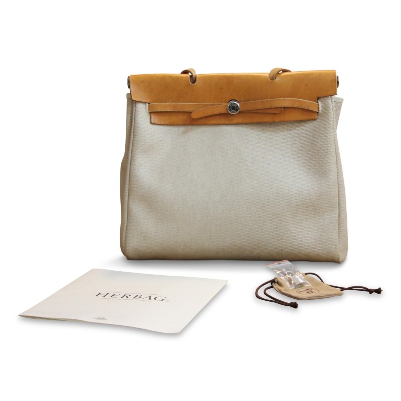 Tasche \"Hermès\" Modell Herbage mit Vorhängeschloss. - Moinat - Dekorationszubehör